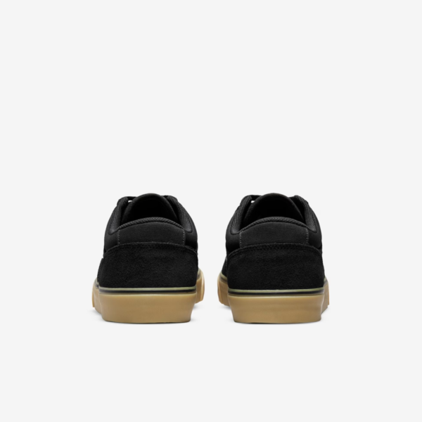 Nike sb black store gum sole