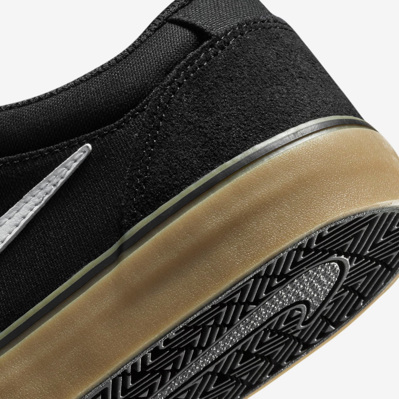 Nike skate hot sale shoes gum sole